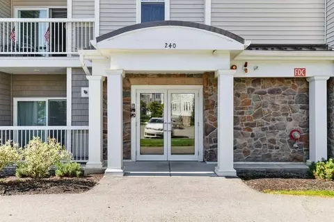 240 Martins Lndg #409, North Reading, MA 01864