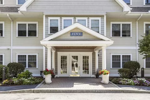 5 Mission Rd #203, Chelmsford, MA 01863