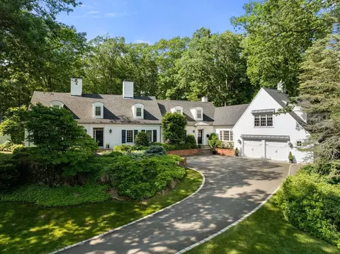 26 White Oak Rd, Wellesley, MA 02481