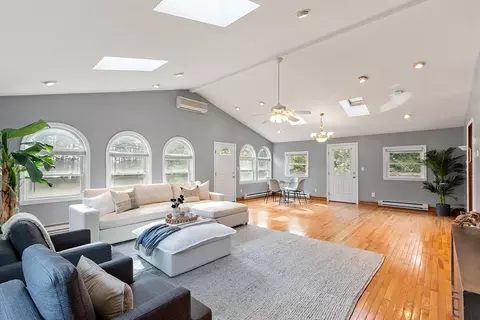 133 Rocky Meadow St, Middleboro, MA 02346