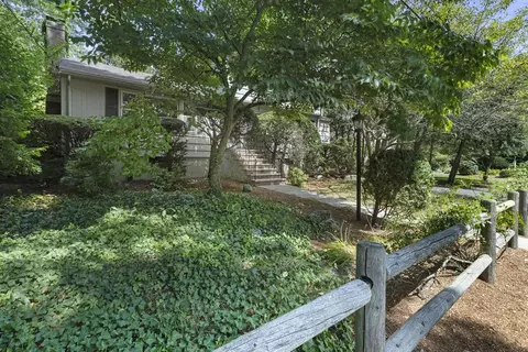 109 Clark Ln, Waltham, MA 02451