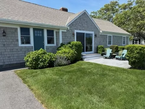 224 Menauhant Rd, Falmouth, MA 02536