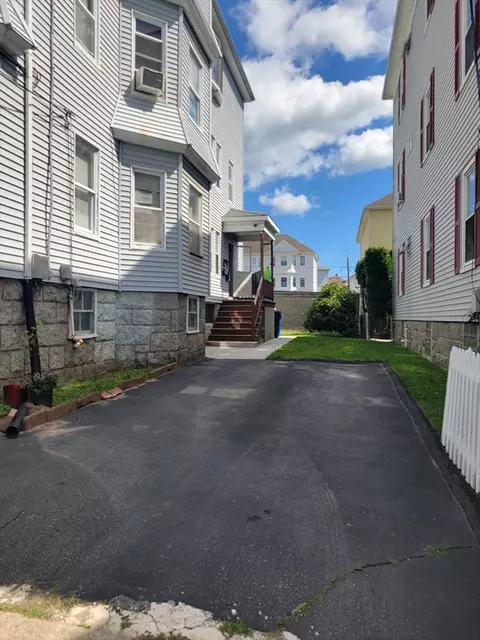 108 16th St, Fall River, MA 02723 photo 3