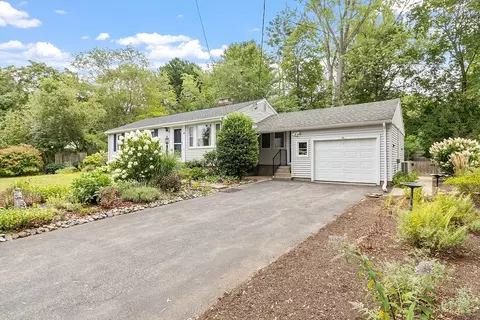 2 Putnam Rd, Bedford, MA 01730