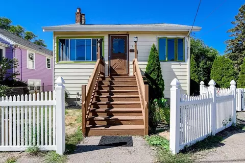 23 Bates St, Hull, MA 02045