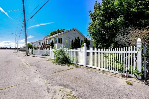 Exterior - 23 Bates St, Hull, MA 02045 photo 5 of 11