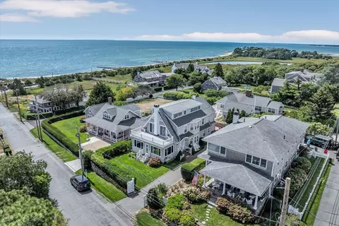 9 Hawthorne Ave, Hyannis, MA 02601