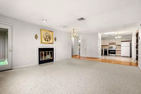 Living - 9 Thomas St #C5, Saugus, MA 01906 photo 3 of 3