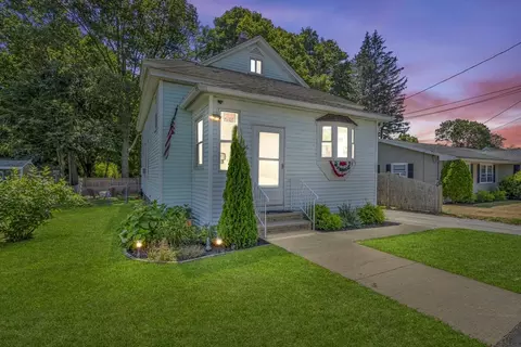16 Douglas Rd, Gardner, MA 01440