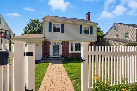 76 Redlands Rd, West Roxbury, MA 02132