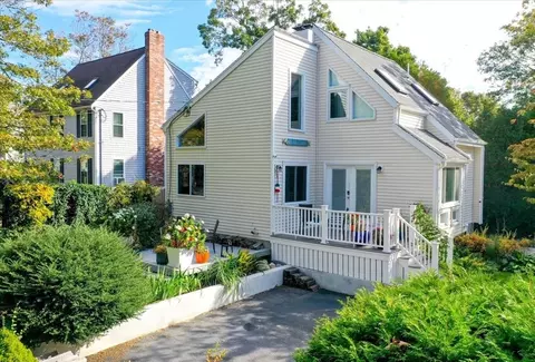 33 Hillside Dr, Plymouth, MA 02360