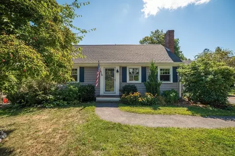 45 Willow St, Hamilton, MA 01982 photo 2