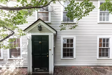 21 Pinckney # A, Boston, MA 02114