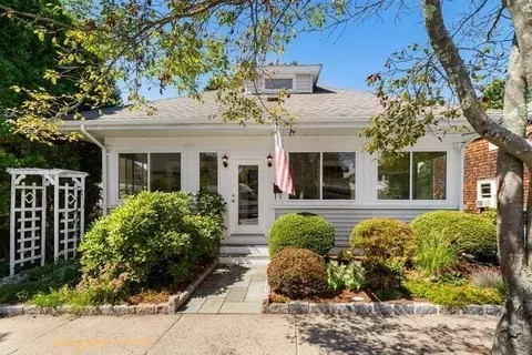 37 Livingstone Ave, Beverly, MA 01915