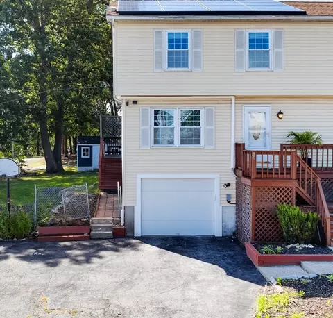 34 Rudolph St, Worcester, MA 01604