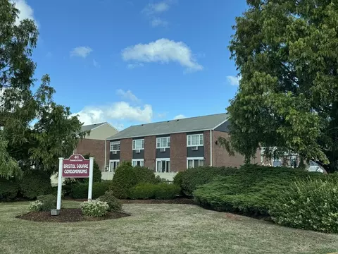 41 Foundry St #22-8, Easton, MA 02375