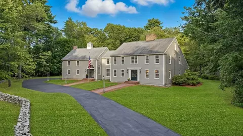 14 Alderbrook Dr, Topsfield, MA 01983