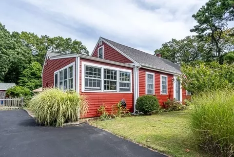28 Bumpus Rd, Hyannis, MA 02601