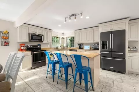 7 Old Brook Dr, Worcester, MA 01609 photo 9