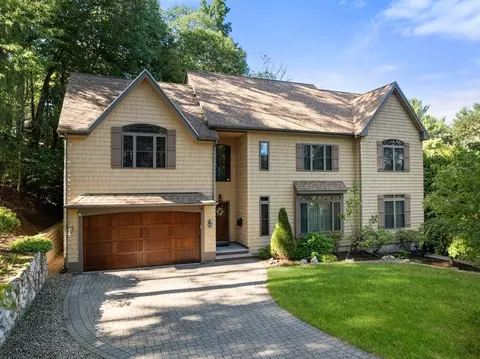7 Henderson Rd, Lexington, MA 02420