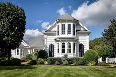 15 Whispering Ln, Holliston, MA 01746