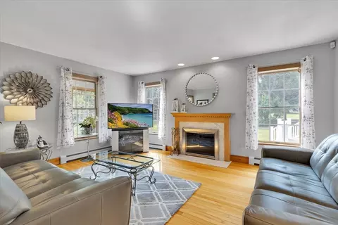8 Cotley St, Berkley, MA 02779 photo 5