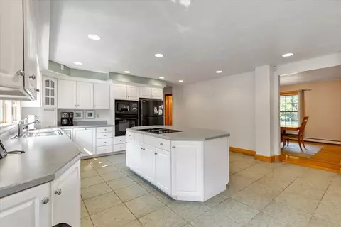 8 Cotley St, Berkley, MA 02779 photo 8