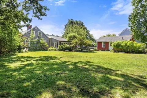Exterior - 261 Gardner St, Hingham, MA 02043 photo 3 of 9