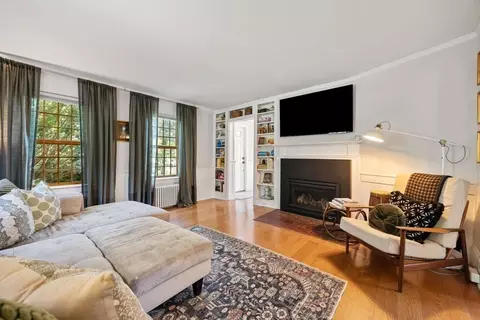 Living - 261 Gardner St, Hingham, MA 02043 photo 1 of 2