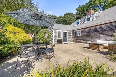 Exterior - 261 Gardner St, Hingham, MA 02043 photo 2 of 9