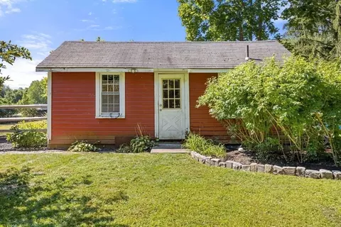 Exterior - 261 Gardner St, Hingham, MA 02043 photo 5 of 9