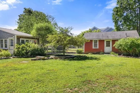 Exterior - 261 Gardner St, Hingham, MA 02043 photo 4 of 9