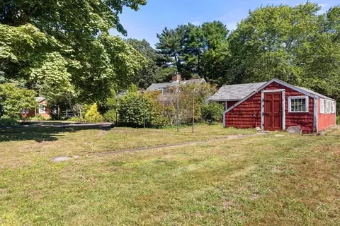 Exterior - 261 Gardner St, Hingham, MA 02043 photo 7 of 9