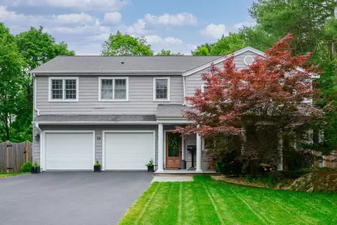 52 Elm St, Hingham, MA 02043