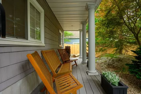 52 Elm St, Hingham, MA 02043 photo 2