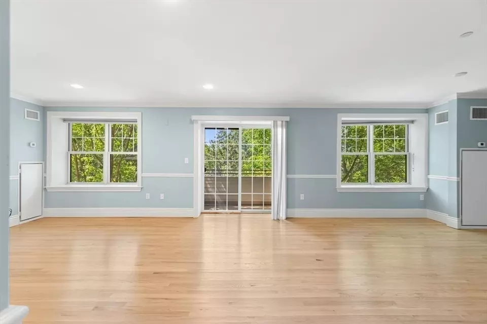 Living - 12 Russell Rd #303, Wellesley, MA 02482 photo 2 of 4