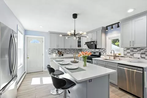 55 Warren Ave, Quincy, MA 02170
