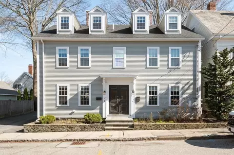 27 Warren St #1, Newburyport, MA 01950