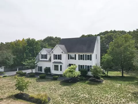 17 Harmony Trl, Hopedale, MA 01747