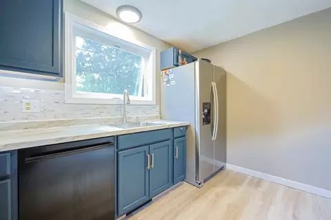Kitchen - 1 Libra Ln, Townsend, MA 01469 photo 3 of 4