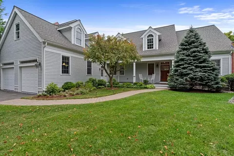 16 Davis Brook Dr #16, Natick, MA 01760