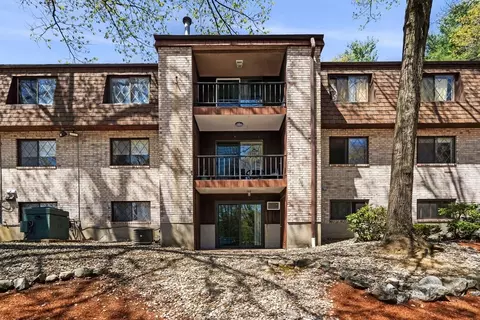 3 Greenbriar Dr #103, North Reading, MA 01864