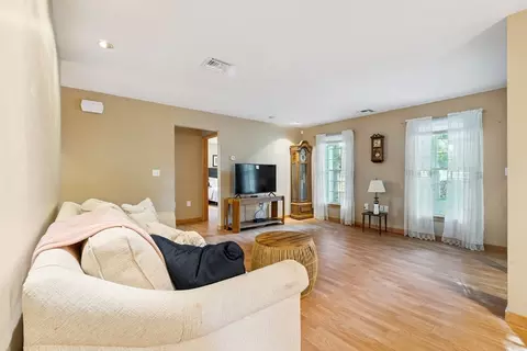 Living - 5 Lee Way, Georgetown, MA 01833 photo 2 of 2