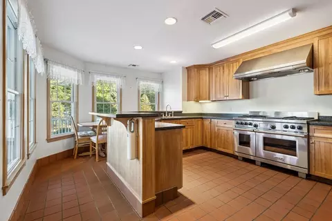Kitchen - 5 Lee Way, Georgetown, MA 01833 photo 3 of 3
