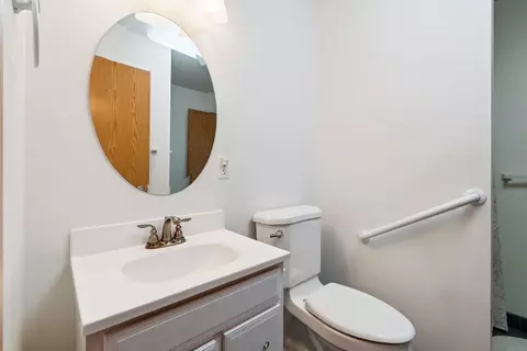 Bath - 5 Lee Way, Georgetown, MA 01833 photo 2 of 3
