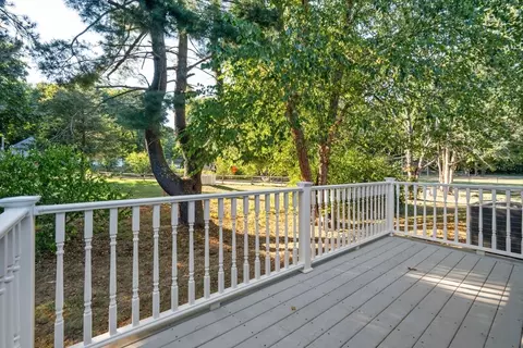 Exterior - 5 Lee Way, Georgetown, MA 01833 photo 5 of 6