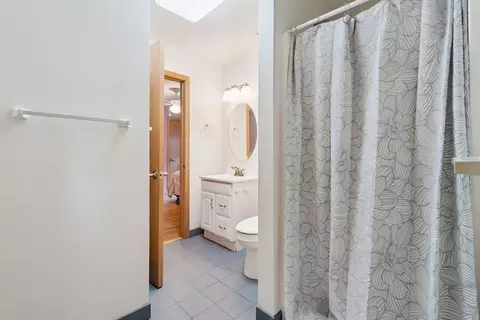 Bath - 5 Lee Way, Georgetown, MA 01833 photo 1 of 3