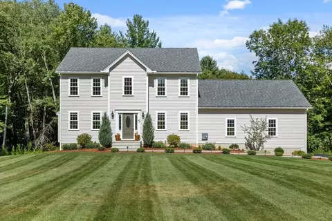 49 Warren St, Upton, MA 01568