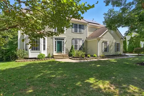 25 Poplar St, Grafton, MA 01560