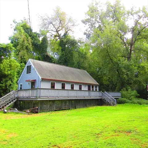 79 Aqua Vitae Rd, Hadley, MA 01035